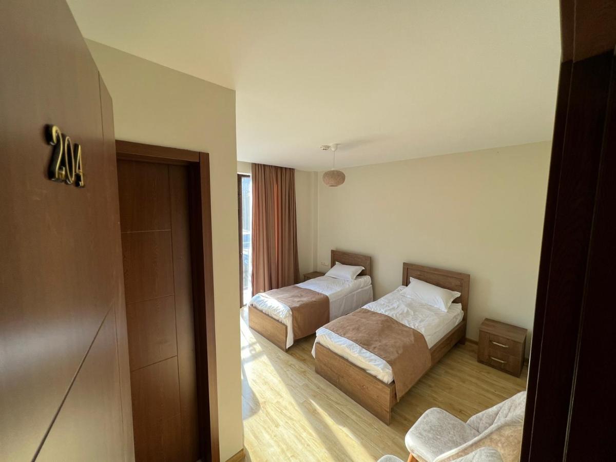 Hotel Khulo Lnn Bagian luar foto