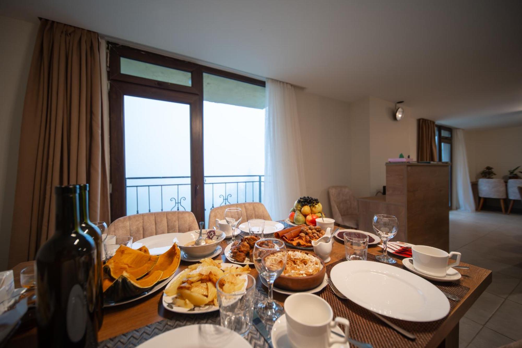 Hotel Khulo Lnn Bagian luar foto