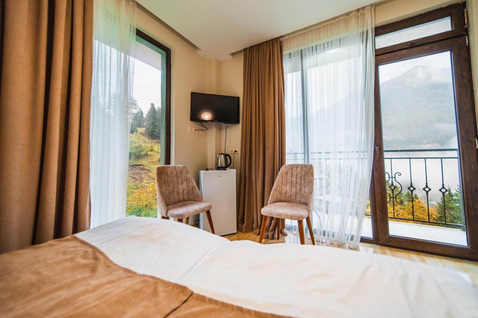 Hotel Khulo Lnn Bagian luar foto