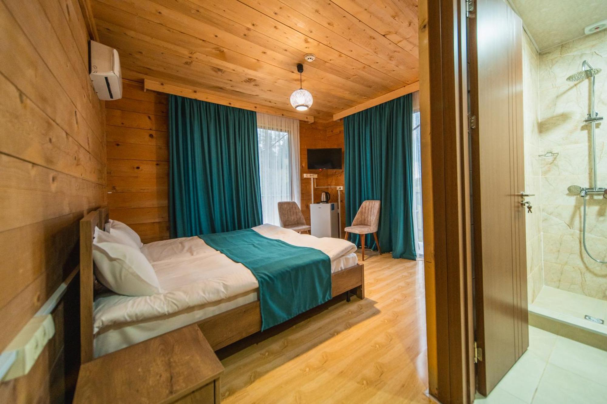 Hotel Khulo Lnn Bagian luar foto
